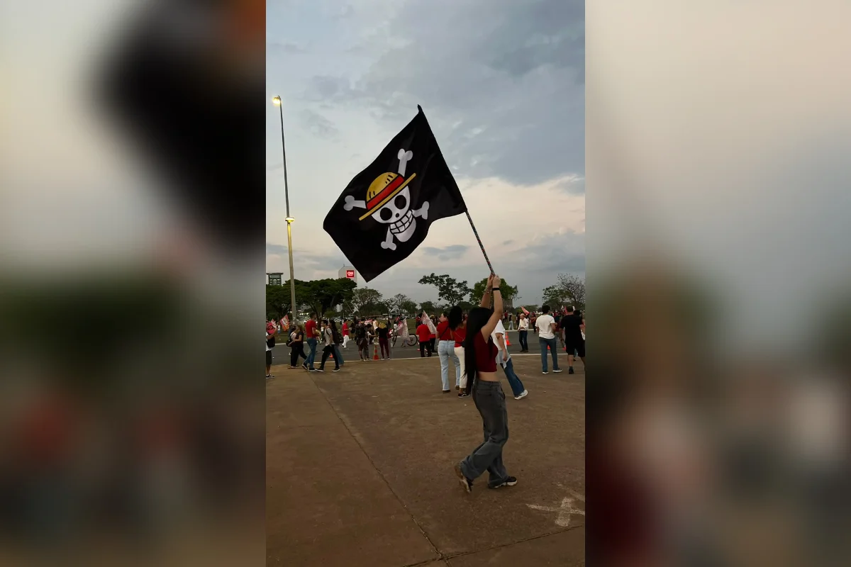 Bandeira do anime “One Piece” em atos pró-Lula. Entenda o significado - imagem 5 Bandeira do anime “One Piece” em atos pró-Lula. Entenda o significado - imagem 5