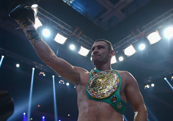 Ex-campeão mundial de boxe diz que lutará pela Ucrânia