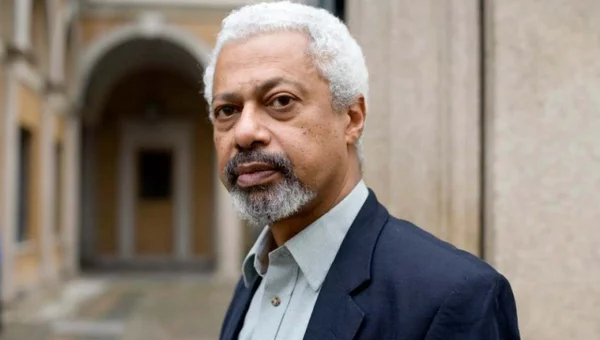 Livro do Nobel de Literatura de 2021 chega ao Brasil neste mês