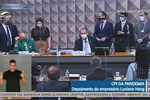 CPI é suspensa após tumulto e retirada de advogado de Hang
