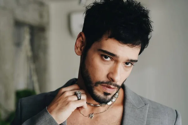 Bruno Fagundes reflete sobre sexualidade e preconceito