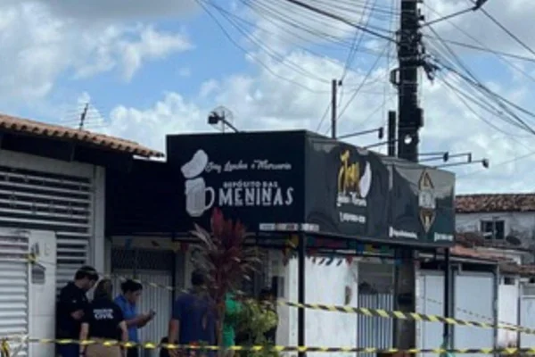 A criança ferida brincava no momento dos disparos, próximo ao depósito de bebidas - Metrópoles