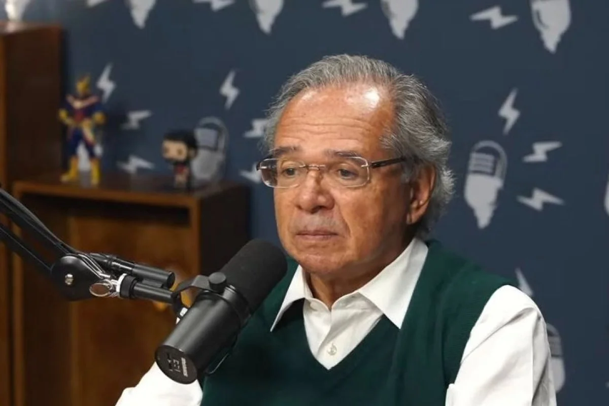 PF analisa Paulo Guedes por crime contra o sistema financeiro