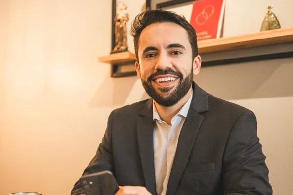 Cerimonialista Pedro Marra fala sobre retorno das festas de casamento