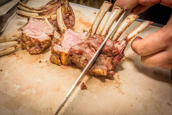 Mercadito lança churrascada aos domingos, ao ar livre e a preço fixo
