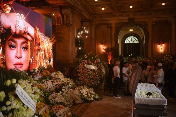 Velório de Preta Gil é marcado por despedidas emocionantes