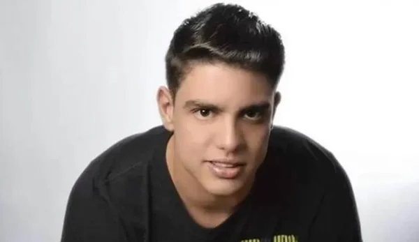 Cantor sertanejo Guilherme Palaia Juliari morre em acidente de moto