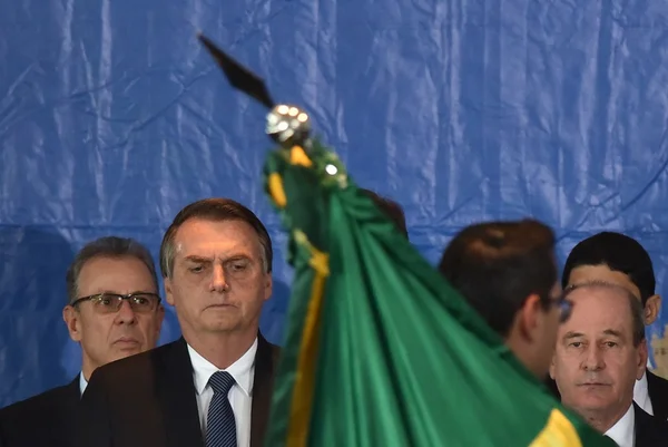 Bolsonaro defende Forças Armadas após matéria sobre intervenção no STF