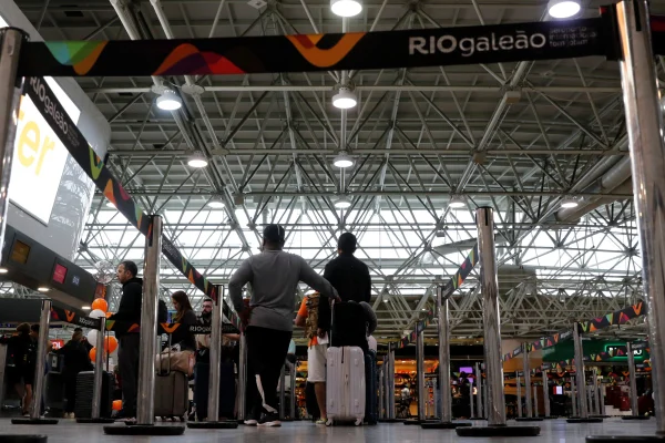 Movimento de passageiros no Aeroporto Internacional Tom Jobim, no Galeão, após migração de voos operados no Aeroporto Santos Dumont