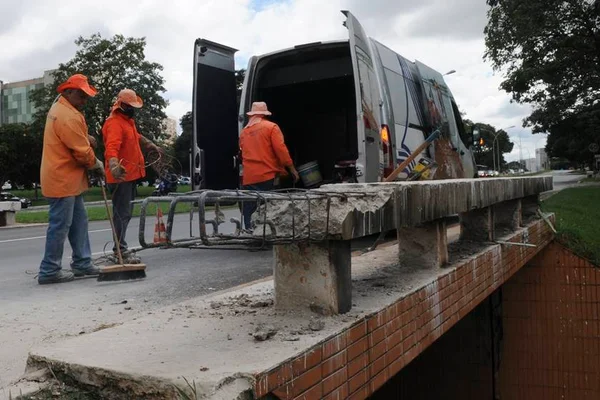 Novacap faz trabalho preventivo em tesourinhas da Asa Sul