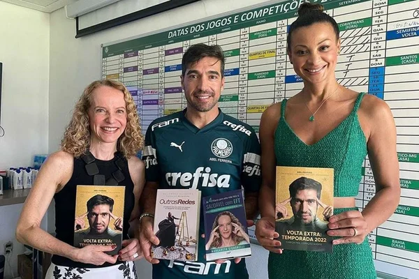Foto colorida de Abel Ferreira e Walewska - Metrópoles