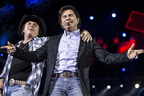 Xororó revela por que Sandy não gosta de mostrar o filho