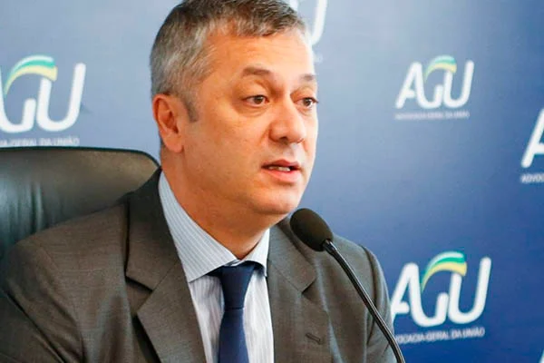 Ex-ministro da AGU volta a relacionar demissão com Lava Jato