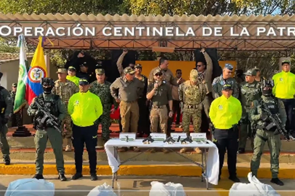 De la Espriella diz ter feito 17 mil prisões em ofensiva na Colômbia - imagem 1 De la Espriella diz ter feito 17 mil prisões em ofensiva na Colômbia - imagem 1