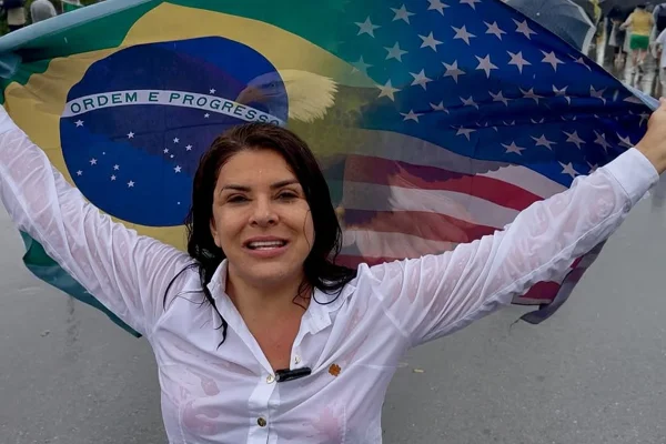 Mara Maravilha fala sobre futura candidatura e divide opiniões na web