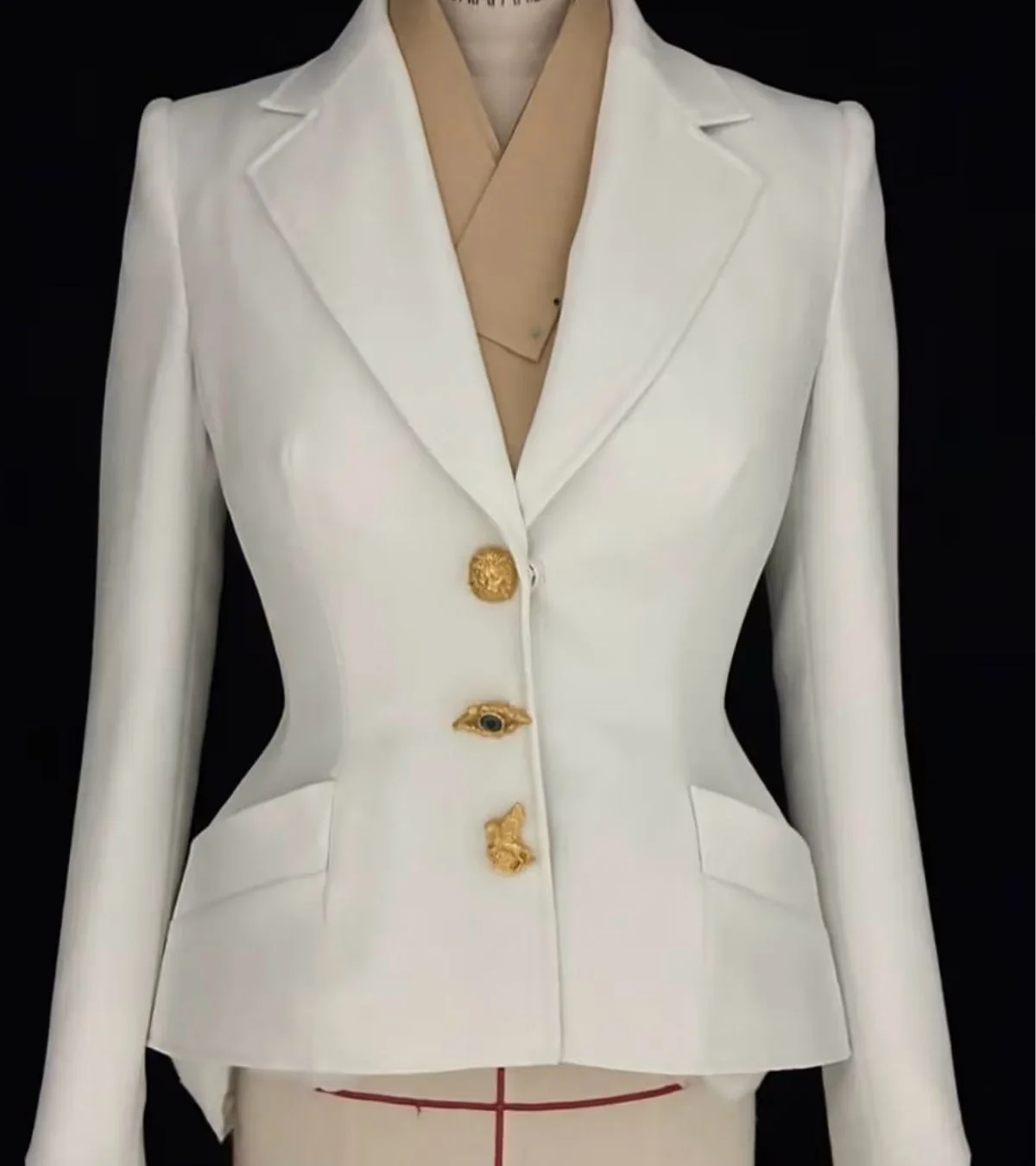 Smoking Schiaparelli usado por Dua Lipa Smoking Schiaparelli usado por Dua Lipa