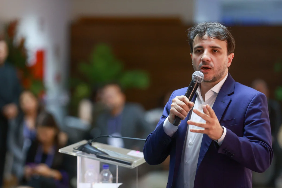 Renan Santos critica interferência estrangeira em obras no Brasil - imagem 2 Renan Santos critica interferência estrangeira em obras no Brasil - imagem 2