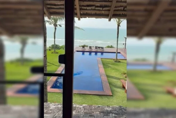 piscina no litoral da Bahia