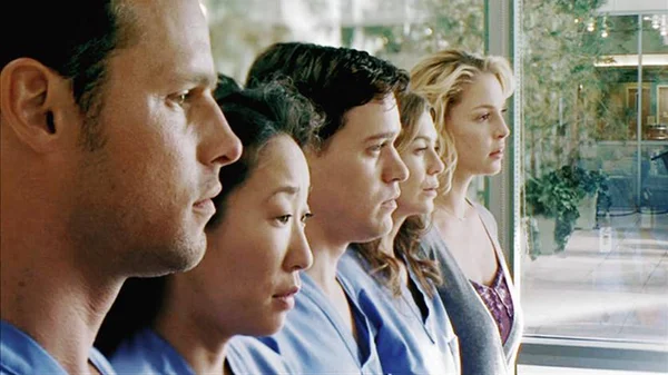 “Grey’s Anatomy” fará homenagem ao quinteto original no 300º episódio