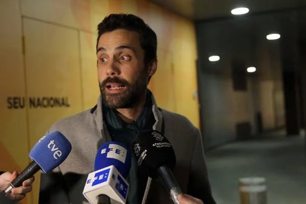 Parlamento da Catalunha escolhe esquerdista como presidente