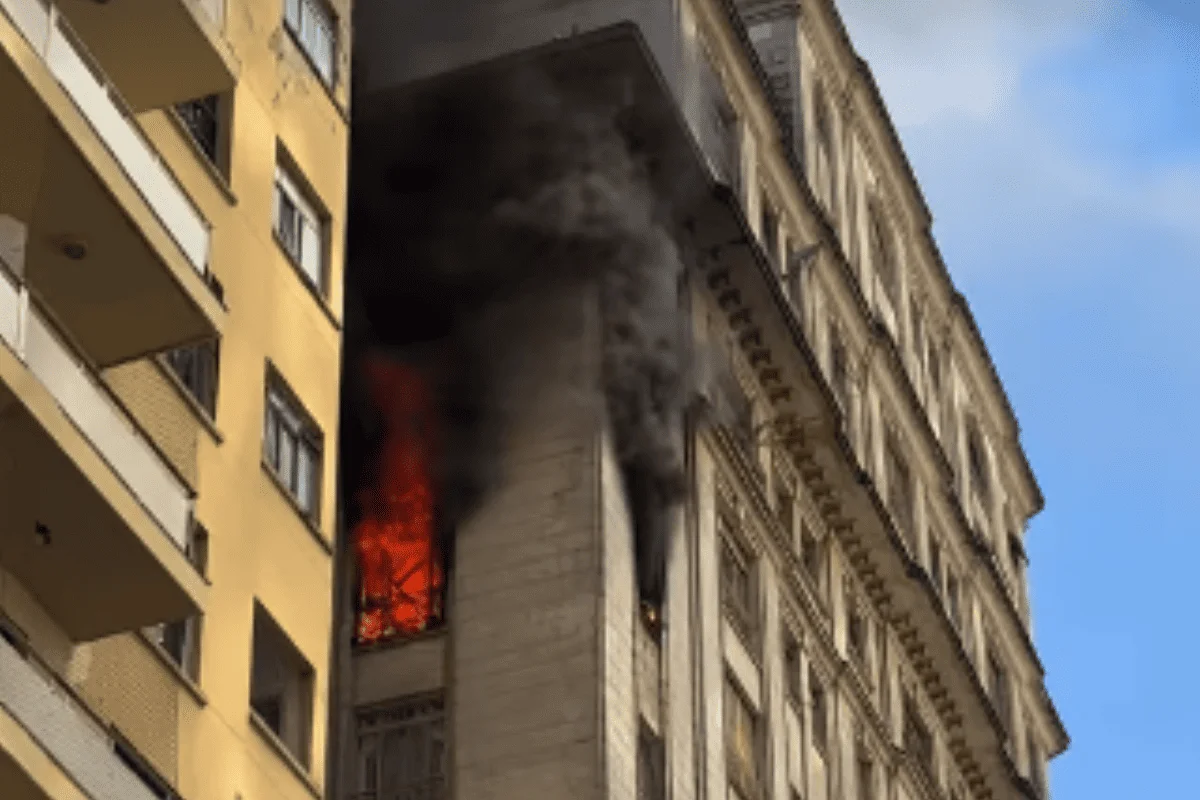 Incêndio é registrado em prédio na República, centro de São Paulo Incêndio é registrado em prédio na República, centro de São Paulo
