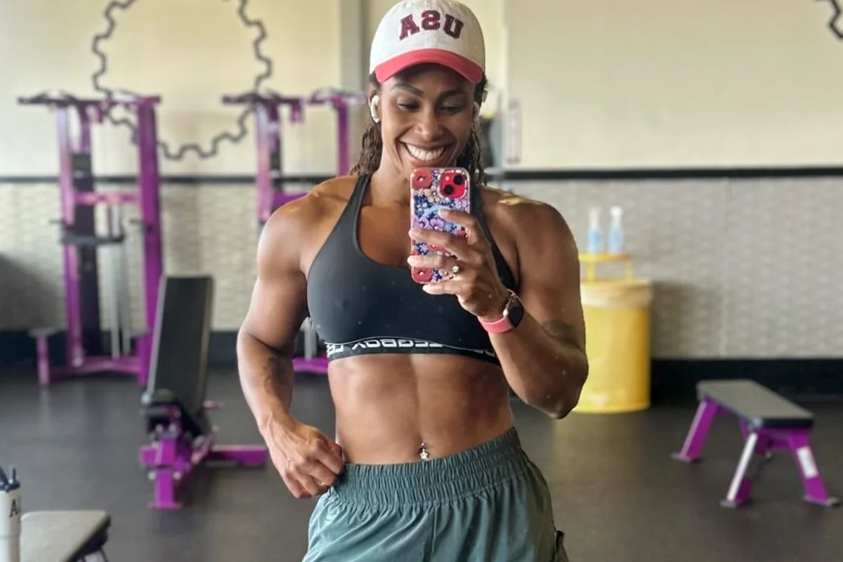 Lise Oliveira faz selfie na academia Lise Oliveira faz selfie na academia