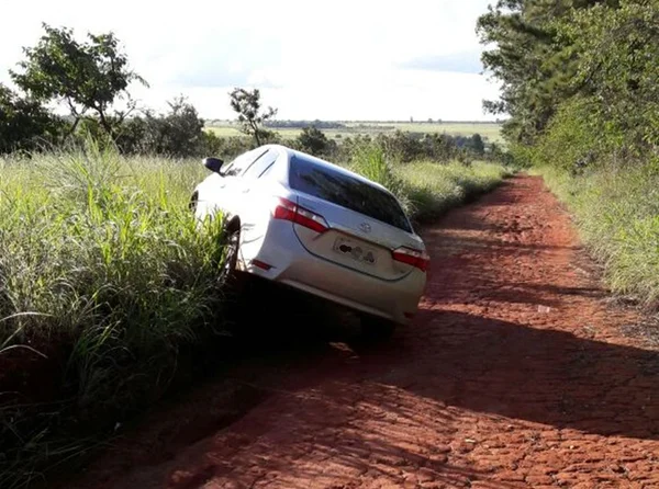 PMs recuperam carro roubado em estrada de Santa Maria