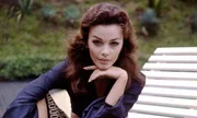 Ela foi uma socialite brasileira assassinada em uma casa na Praia dos Ossos, em Armação dos Búzios, no estado do Rio de Janeiro, pelo seu companheiro, Doca Street Ela foi uma socialite brasileira assassinada em uma casa na Praia dos Ossos, em Armação dos Búzios, no estado do Rio de Janeiro, pelo seu companheiro, Doca Street