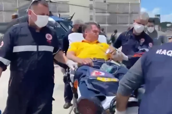 Jair Bolsonaro chega de helicóptero a Natal, após passar mal no interior do RN - Metrópoles