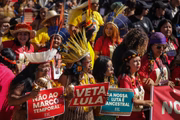 Puxada por um trio elétrico que fechou três faixas no Eixo Monumental, sentido Esplanada, a caminhada saiu às 10h do estacionamento da Funarte e chegou às 11h30 na Esplanada dos Ministérios, na frente do Congresso Nacional.