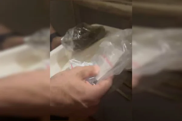 Traficante quebra a clavícula ao cair do telhado para fugir da polícia