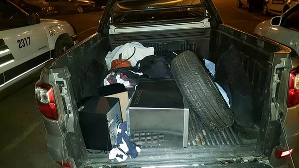 Bandidos fazem casal de idosos refém durante tentativa de assalto