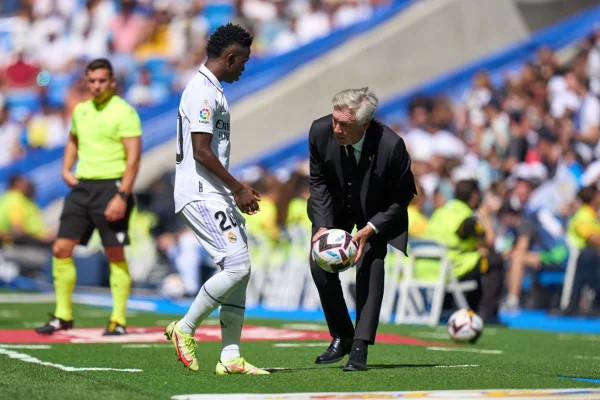 Vinícius Júnior e Carlo Ancelotti
