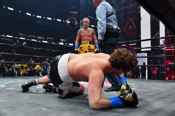 Ex-UFC é nocauteado por youtuber no primeiro round: “Constrangedor”