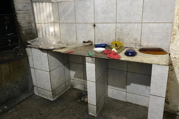 Lanchonete de posto é interditada na Bahia após flagrante de sujeira e risco à saúde