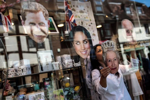 Confira os souvenirs mais bizarros do casamento de Harry e Meghan
