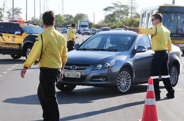 Mesmo com multa mais cara, DF tem um condutor flagrado bêbado por hora