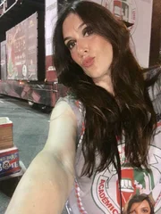 Sabine é engajada na causa animal desde antes do falecimento do pai