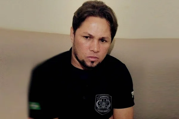 Servidor do GDF oferece R$ 100 para quem jogar água em repórter