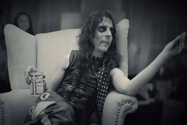 Jukebox Sentimental: relembre Alice Cooper e seu teatro de horrores