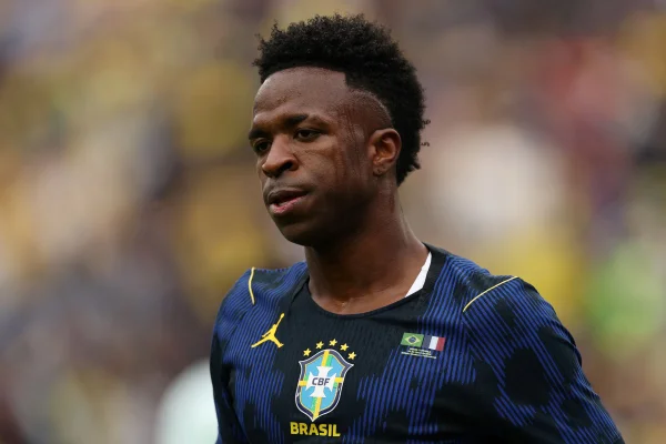Vinícius Jr com a camisa da Seleção Brasileira