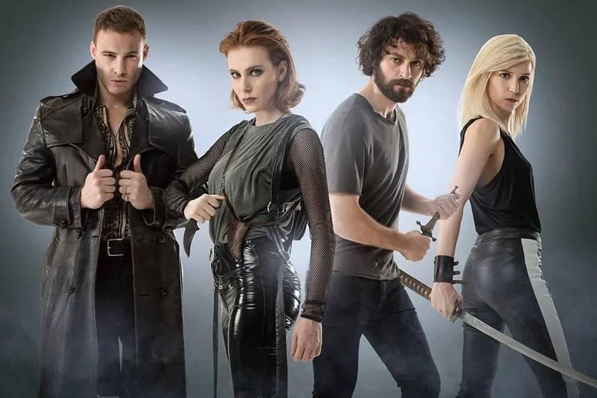 <b>Imortais</b>: o mundo sobrenatural dos vampiros é o destaque da trama, que segue a humana transformada em imortal Mia. Ela busca eliminar Dmitry, um líder sanguinário em busca de mais poder. Assista <a href="https://www.netflix.com/browse/genre/83?jbv=81026095&jbp=1&jbr=1" target="_blank">aqui</a> <b>Imortais</b>: o mundo sobrenatural dos vampiros é o destaque da trama, que segue a humana transformada em imortal Mia. Ela busca eliminar Dmitry, um líder sanguinário em busca de mais poder. Assista <a href="https://www.netflix.com/browse/genre/83?jbv=81026095&jbp=1&jbr=1" target="_blank">aqui</a>