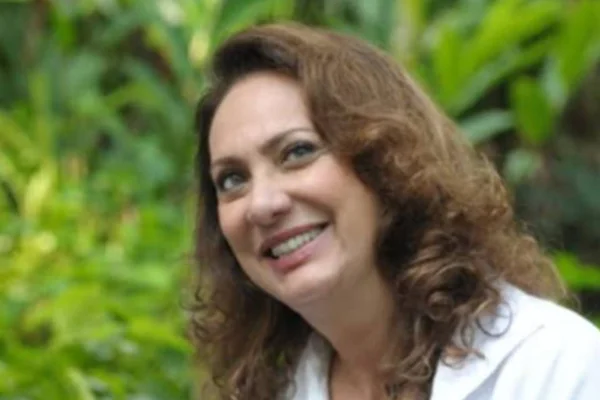 Foto colorida de Eliane Giardini - Metrópoles