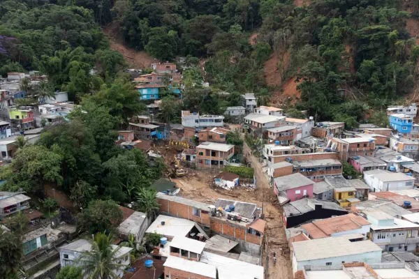 Imagens aéreas da Vila do Sahy, em São Sebastião, após tempestades