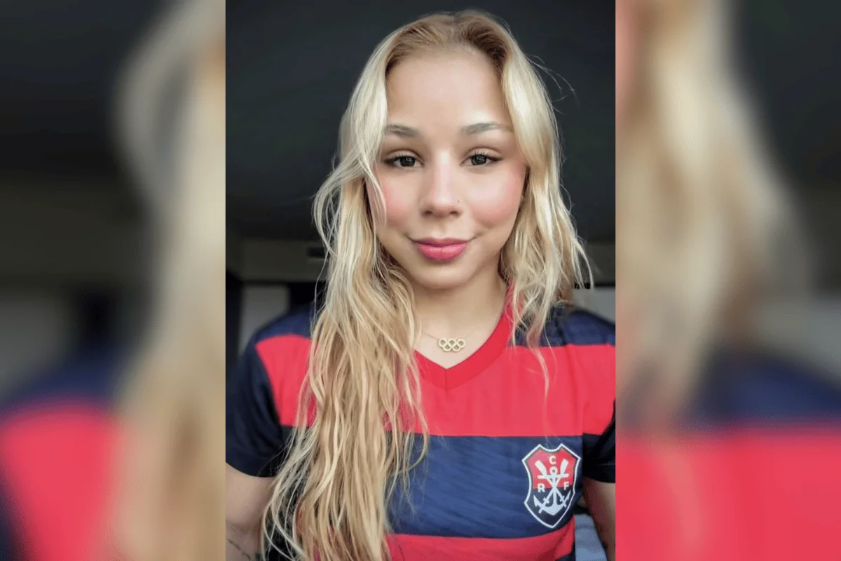 Flávia Saraiva com a camisa do Flamengo Flávia Saraiva com a camisa do Flamengo