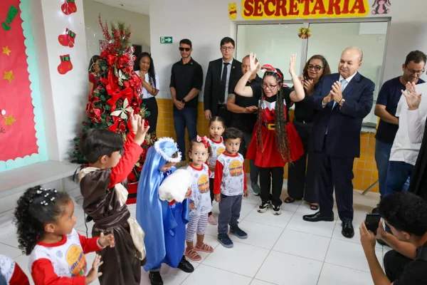 Ibaneis inaugura creche no Riacho Fundo II para atender 188 crianças