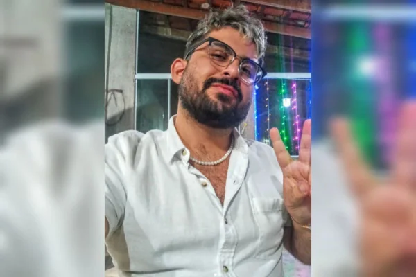 Inspetor de escola pública é preso por trocar pornografia com crianças
