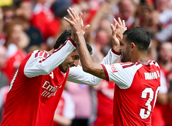 Imagem colorida de Havertz e Bruno Guimarães comemorando gol do Arsenal- Metrópoles