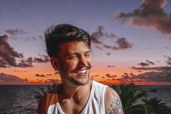 Fim? Saulo Poncio surge em vídeo e fãs notam ausência de aliança