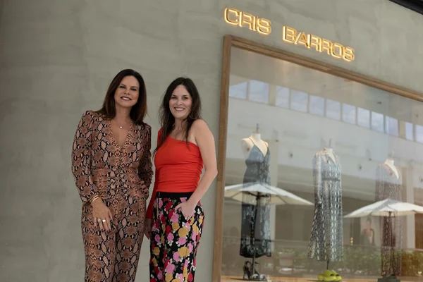 Claudia Salomão e Dani Barros Verdi criam experiência na Cris Barros